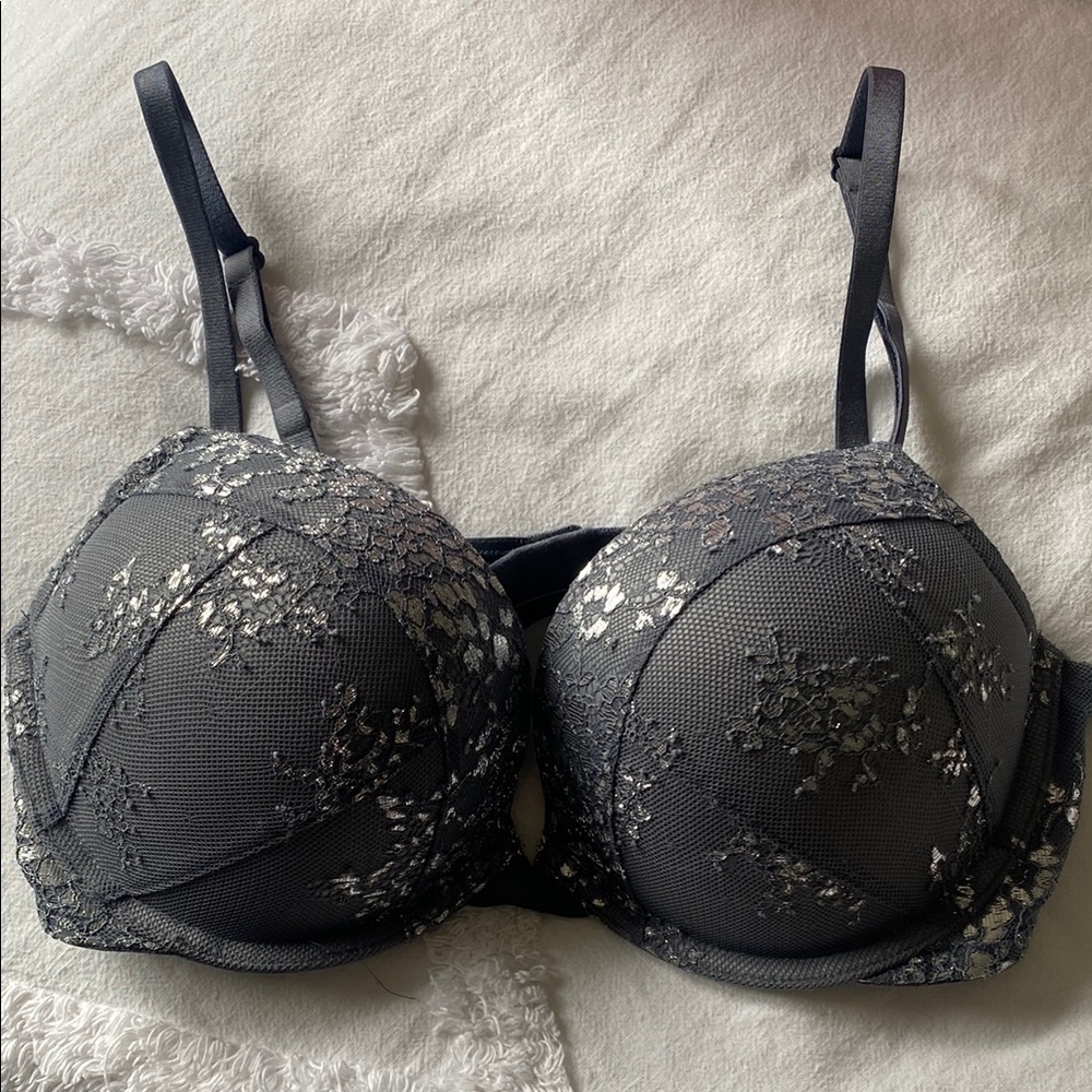 Victoria's Secret very sexy shiny Gray Floral Lace bombshell plunge push-up bra